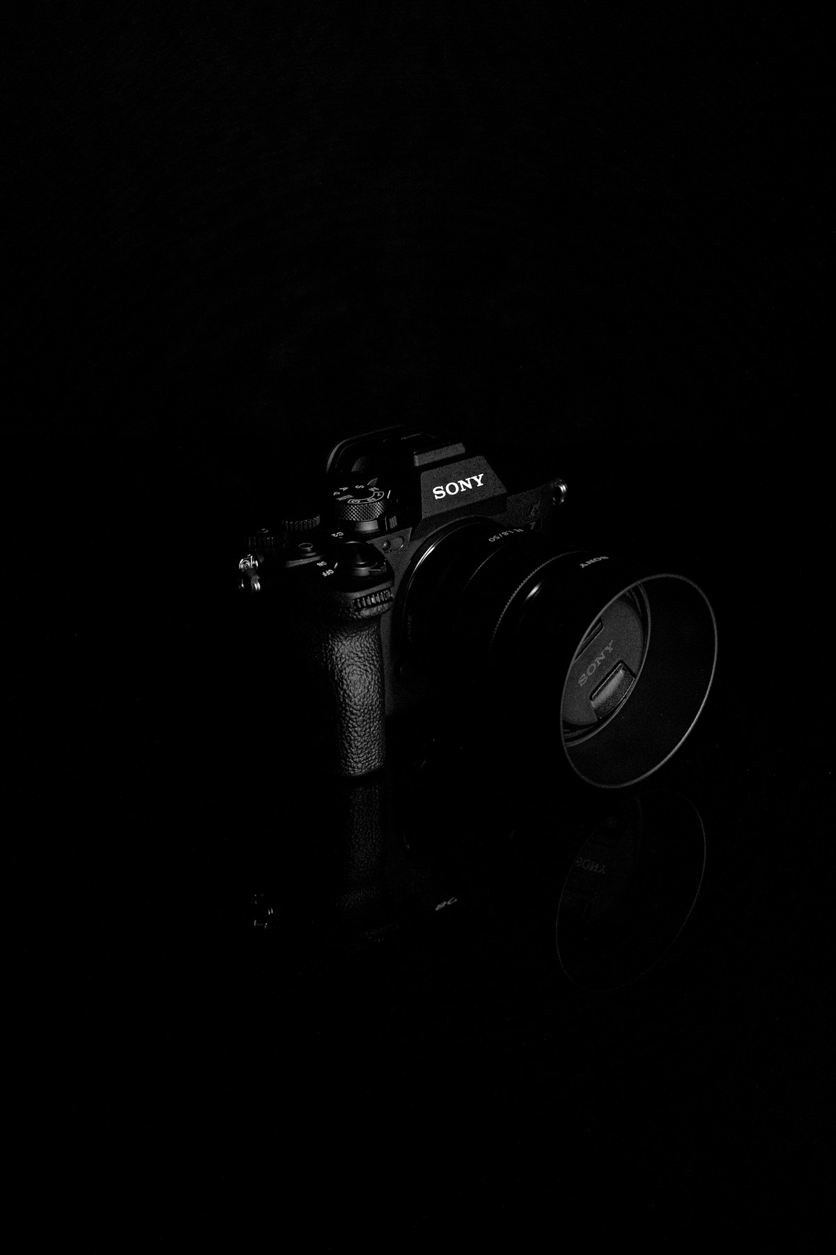 Mirrorless camera side profile